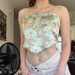 Garage handkerchief top 🌼
